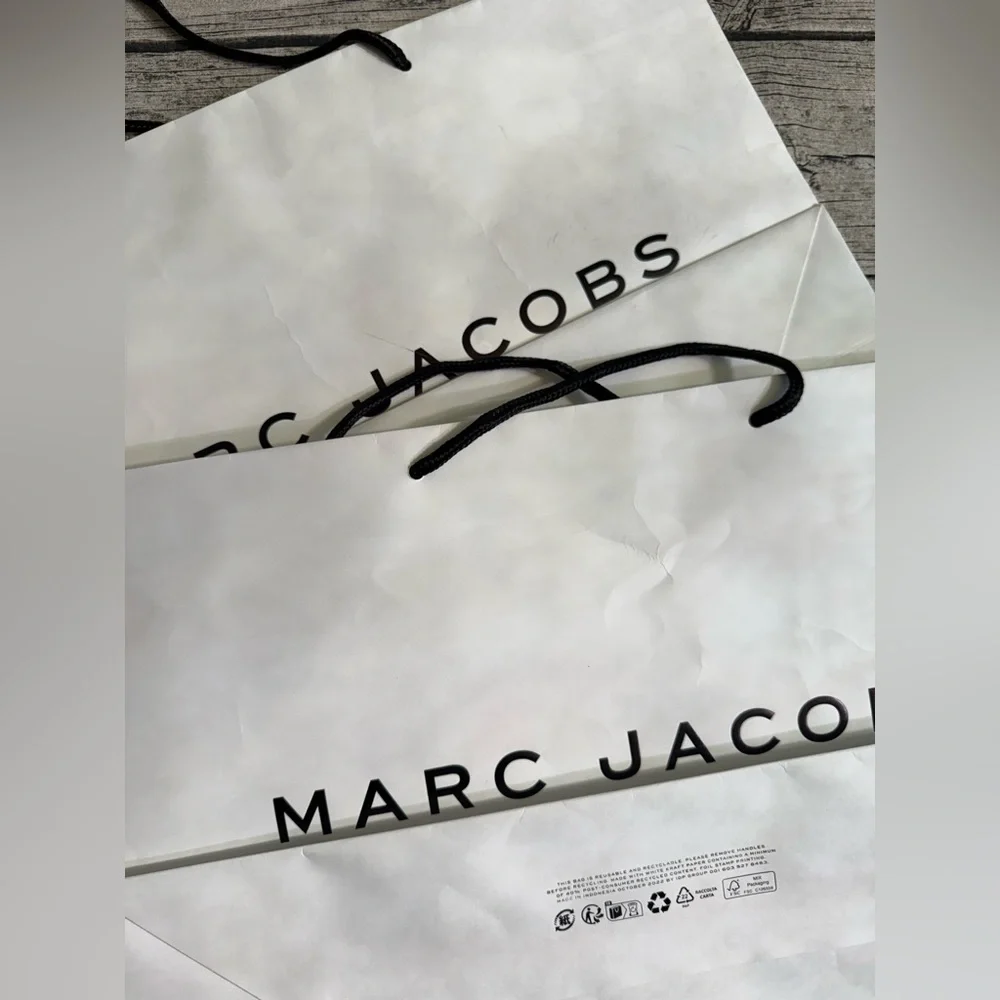 Marc Jacobs EXTRA LARGE gift bag. 20 x 13 in. White with MJ logo print in black